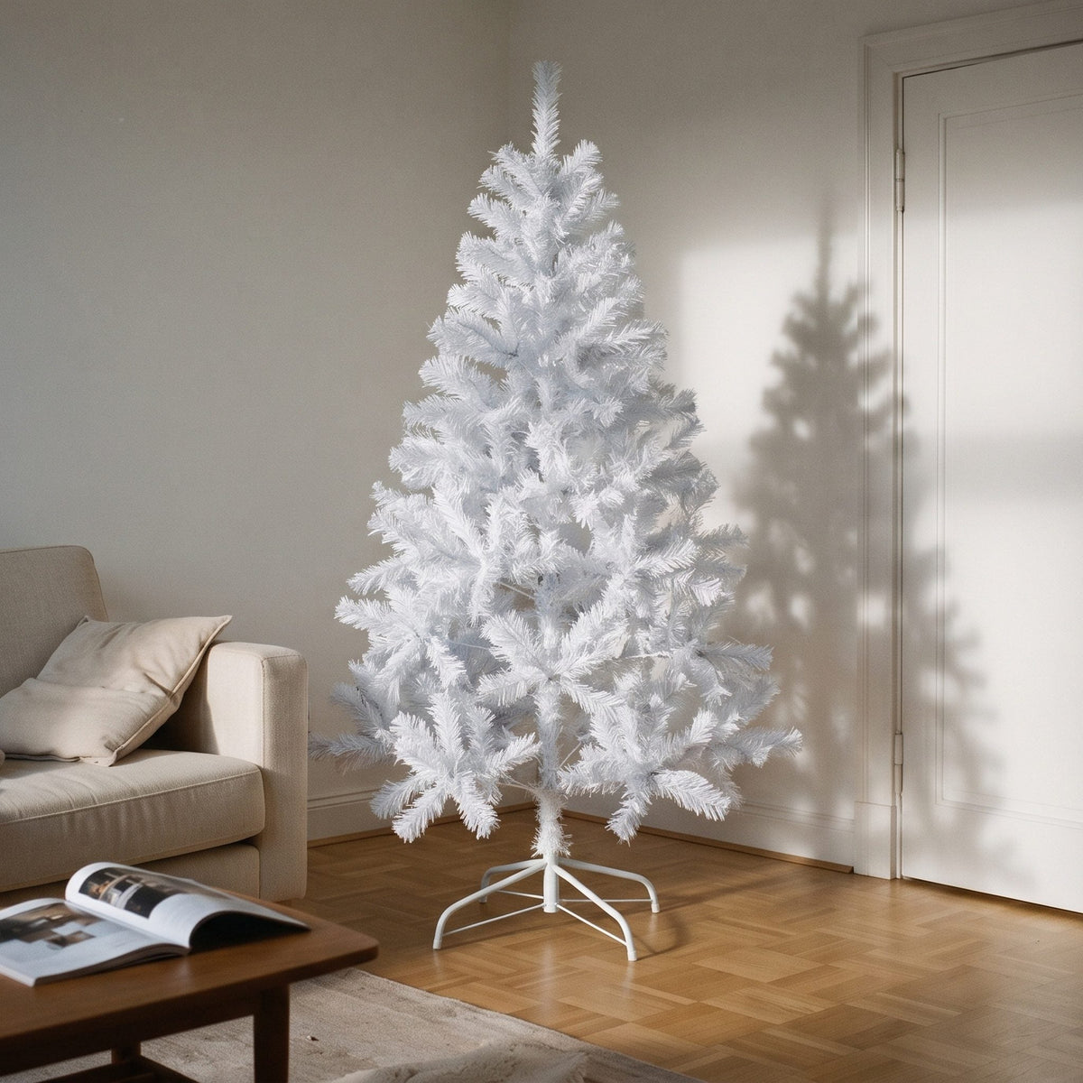 Sapin artificiel blanc de 180 cm dans un salon clair Image